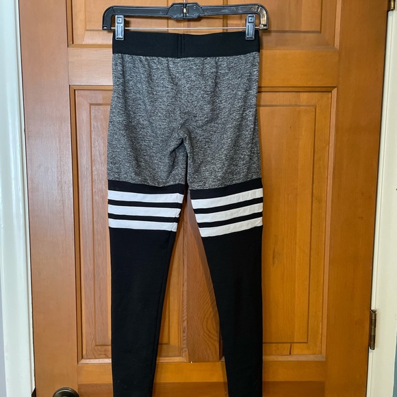 Bombshell Sportswear Thigh-highs ‘Heather’ in black and gray. - Picture 5 of 7